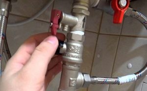 Как слить воду из накопительного водонагревателя